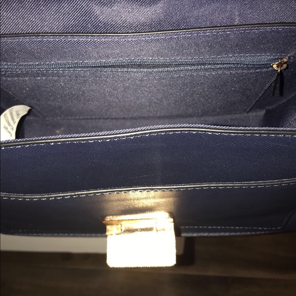 CROSS/HAND BAG. - Picture 3 of 8